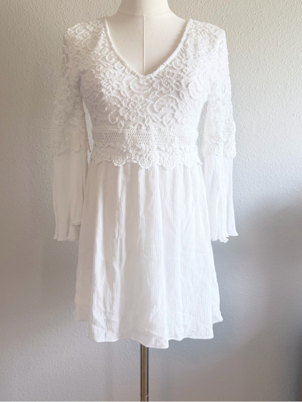 White Boho Floral Lace V-Neck Flutter Long Sleeve Mini Dress
